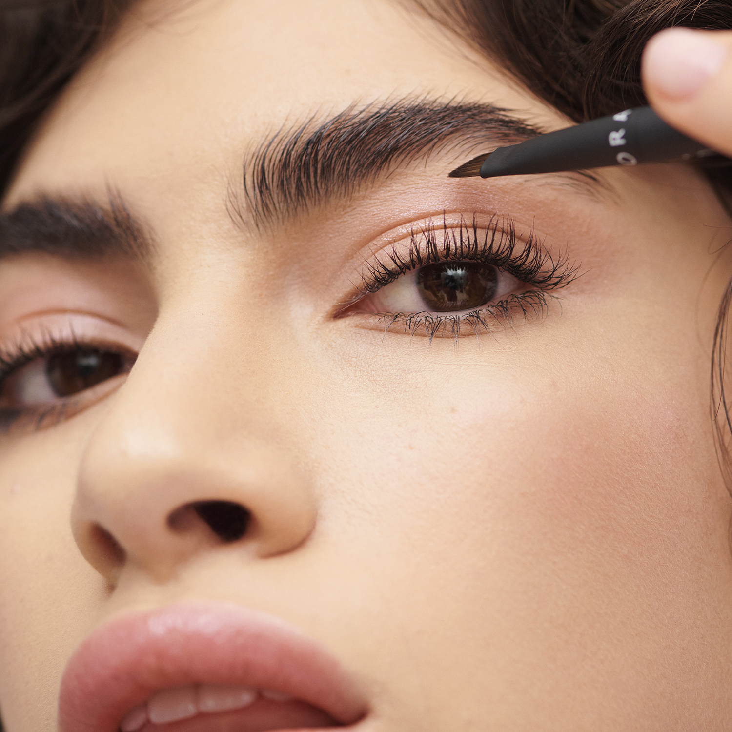 THE BROW BRUSH-24 12 (PINCEL PARA CEJAS)